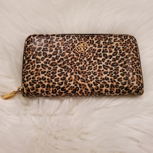Tory Burch Handbags - Tory Burch Wrist Leopard Print Wallet